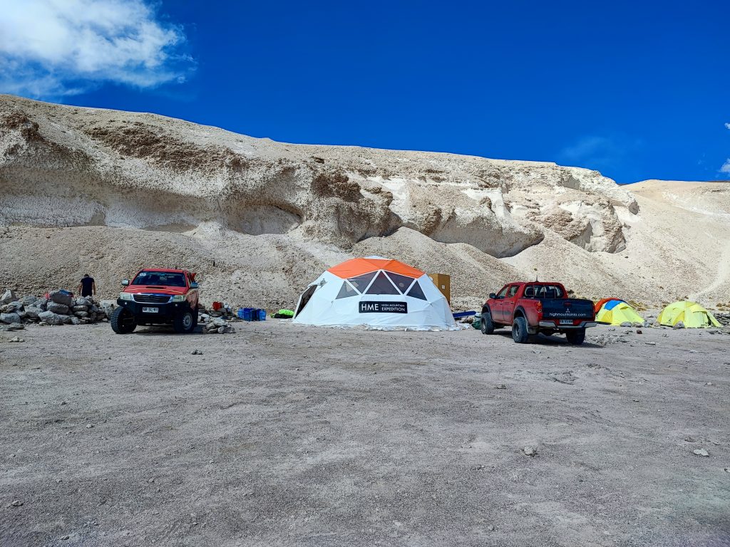 ojos del salado base camp