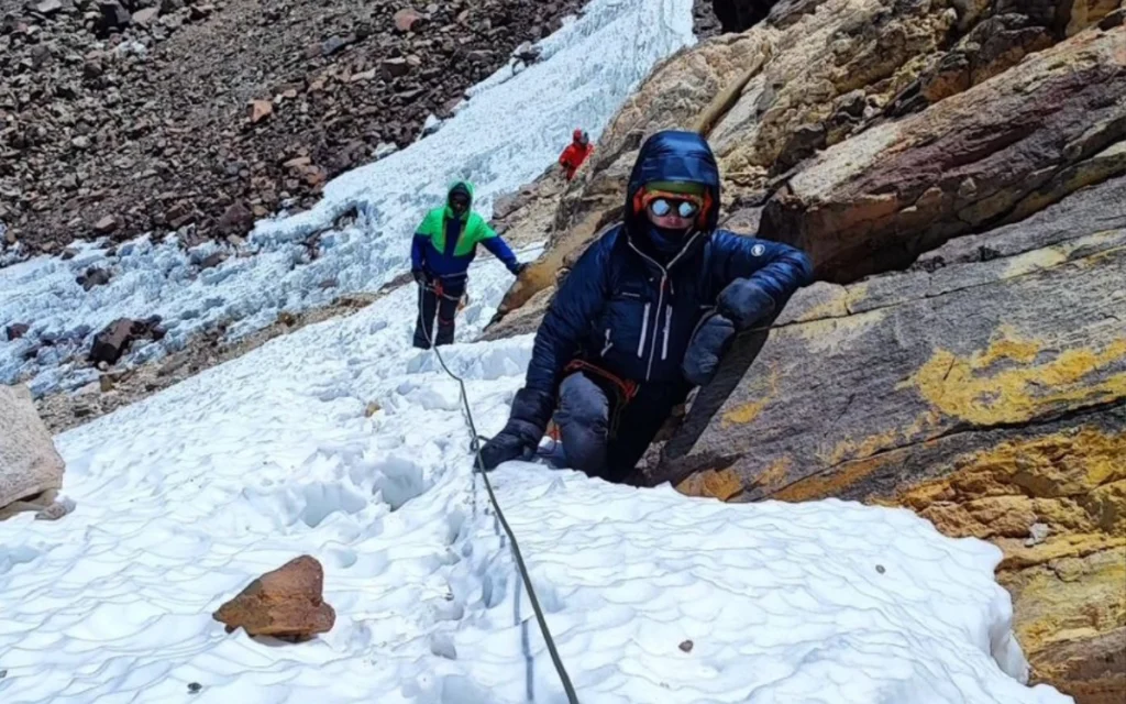 ojos-del-salado-9-days-steep-snow-climb