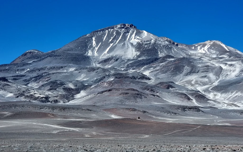 ojos-del-salado-world-highest-volcano-view